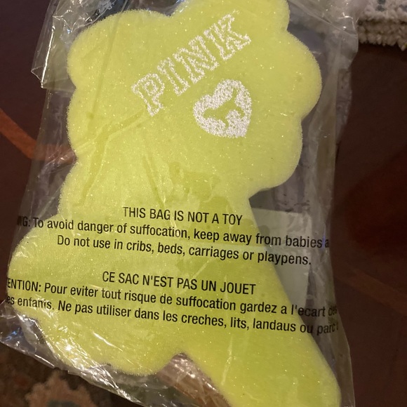 *******SOLD********VS PINK Coco Pineapple 🍍 Bath & Body Bundle - Picture 5 of 5